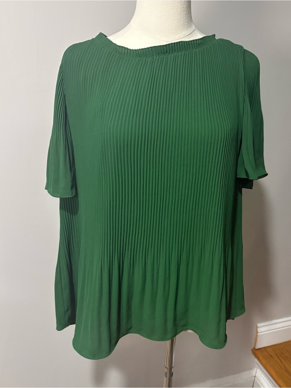 Ann Taylor Green Blouse Accordian Pleats Sz M Flutter Sleeve Classic Preppy Boho